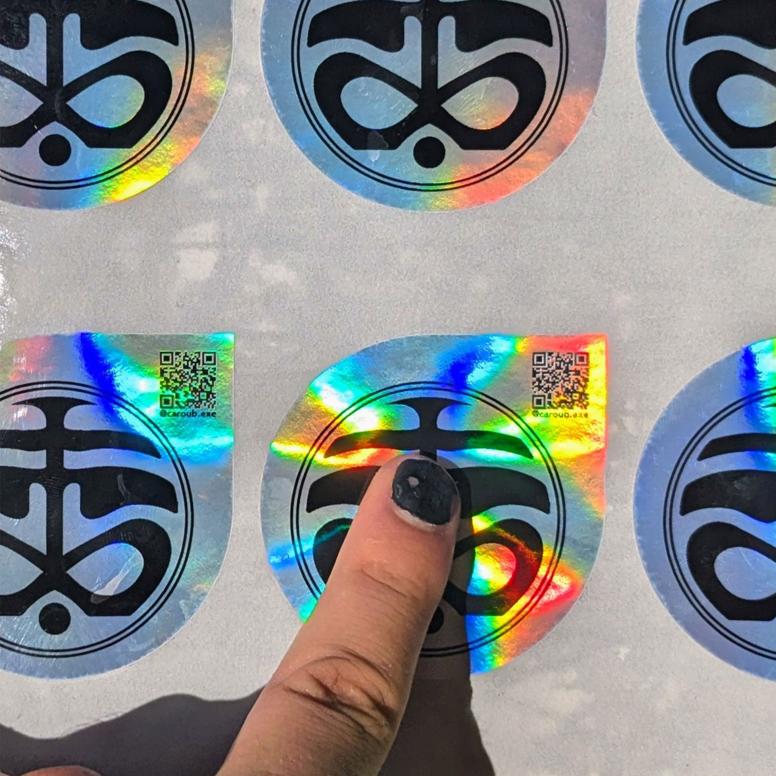 sticker holographique caroubien