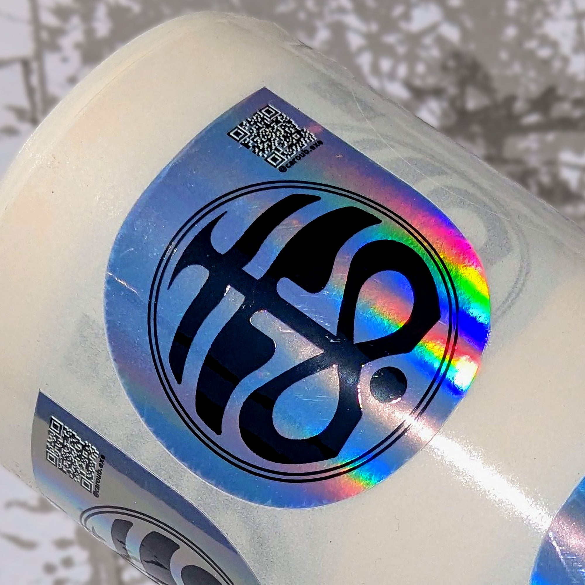 sticker holographique caroubien
